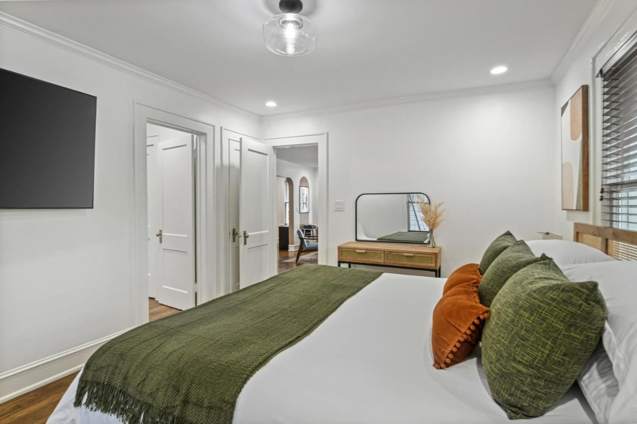 Sun Lit Bungalow With Good Vibes And Lots Of Wine - Designedbydom Atlanta Bagian luar foto