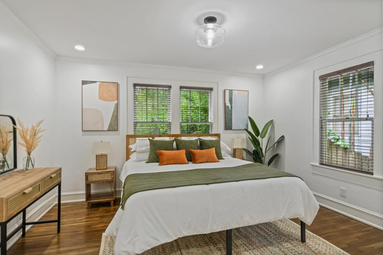 Sun Lit Bungalow With Good Vibes And Lots Of Wine - Designedbydom Atlanta Bagian luar foto